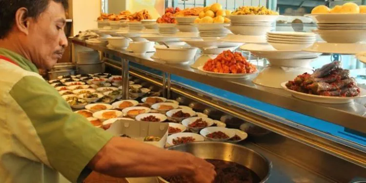 Mengapa Warung Makan Padang Ada di Seluruh Penjuru Indonesia? Ini Nih Alasannya! 14