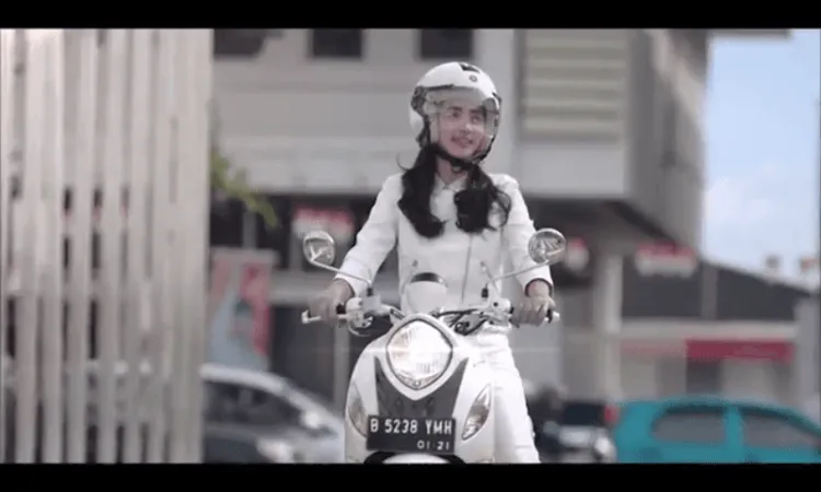 Bener Juga! Ini 7 Kepribadian Cewek Dari Cara Nyetir Motornya 8