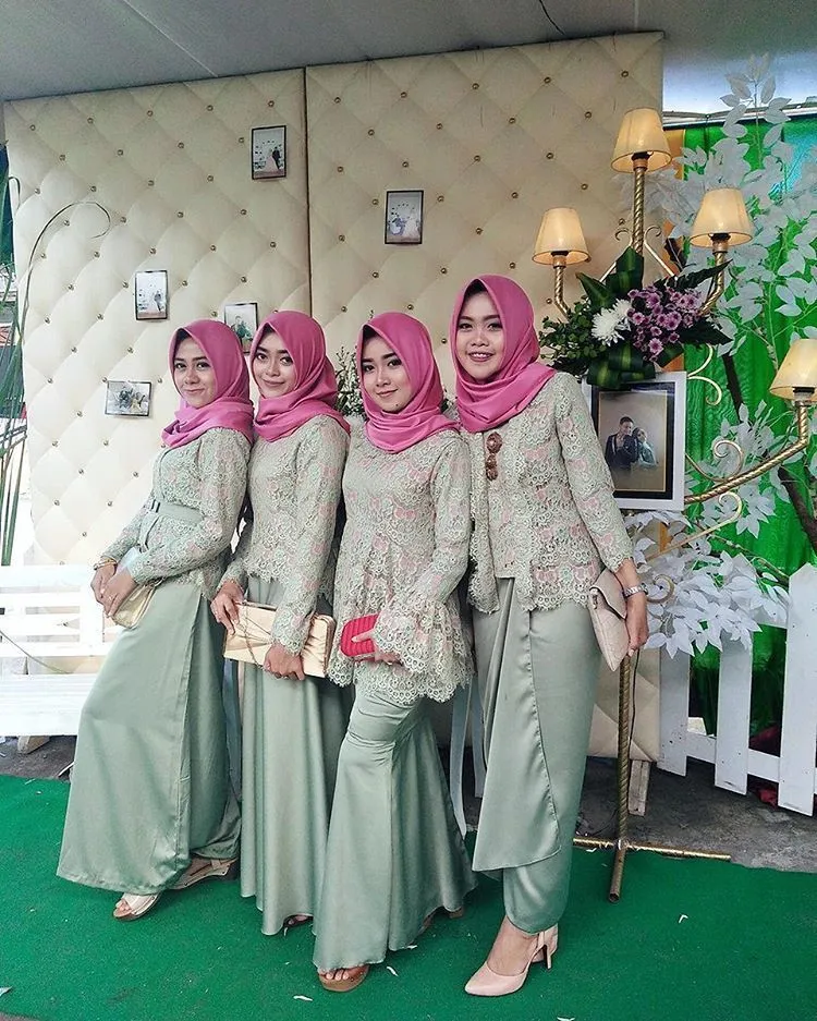 Cara Pakai Kebaya untuk Hijaber. Nggak Ketat, Menutup Dada, dan Tetap Santun Dilihat 6