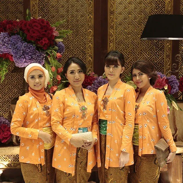 18 Inspirasi Kebaya Pagar Ayu. Biar di Kondangan Semakin Dekat Jodohmu 19