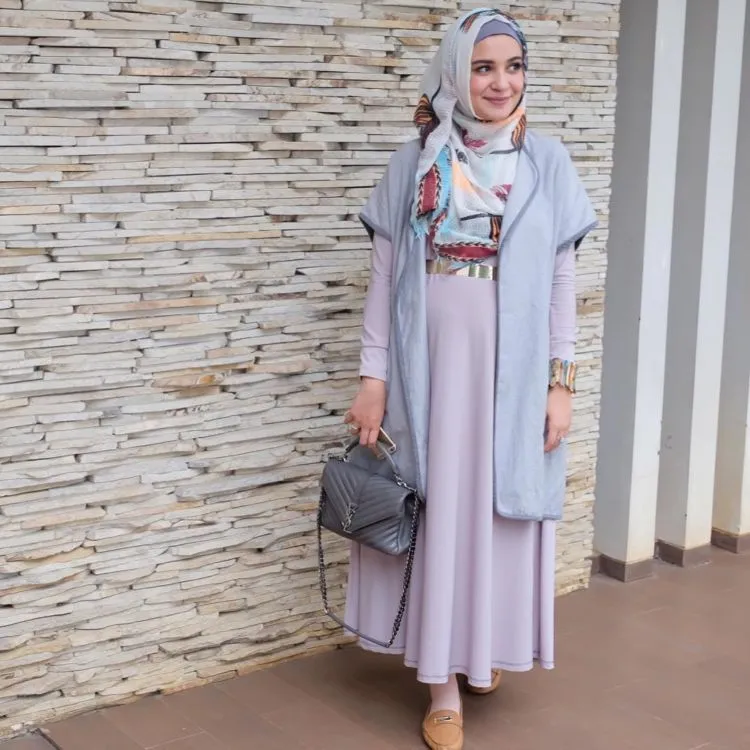 Kamu yang Ingin Tampil Berhijab Syar'i Tanpa Tapi, Jangan Sampai Salah Padu Padan Kaos Kaki 19