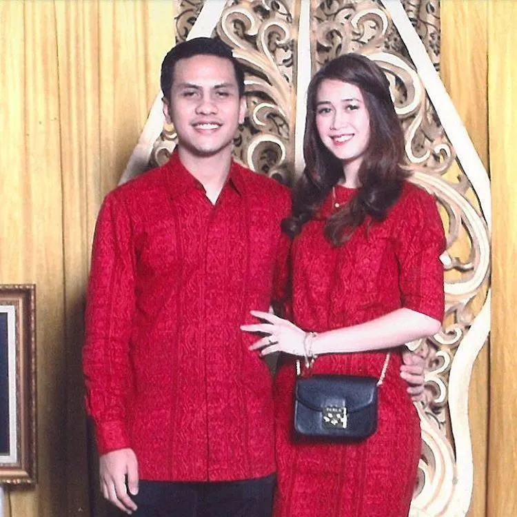 Agar Kondanganmu Tak Biasa, Kenakan Batik Sarimbit Antimainstream Ini Bareng Pasangan! 20