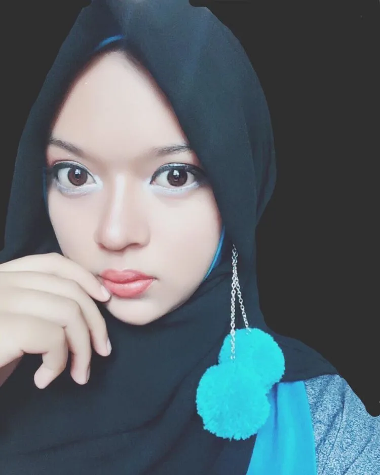 Anting Pompom Ampuh Menjawab Kegelisahan Para Cewek untuk Tampil Keren dan Kekinian 23