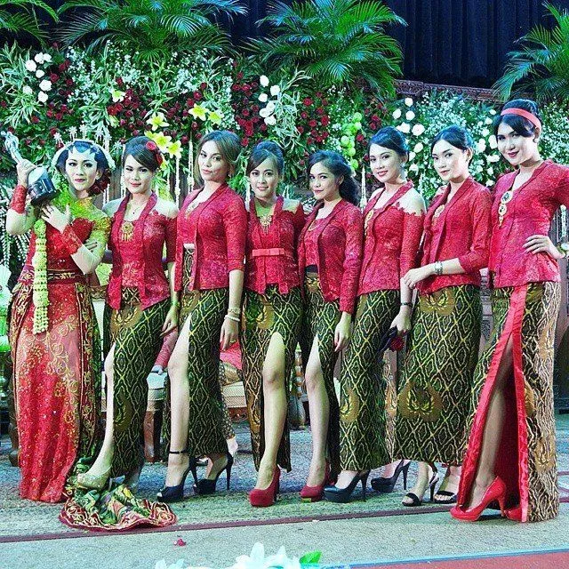 18 Inspirasi Kebaya Pagar Ayu. Biar di Kondangan Semakin Dekat Jodohmu 29