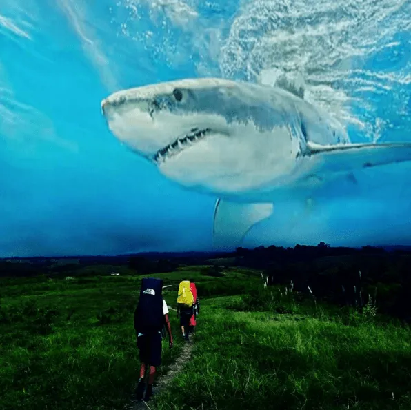 Lagi Tren di Indonesia Nih, Foto-Foto Kece Ala Video Musik 'Up & Up' Coldplay! 35
