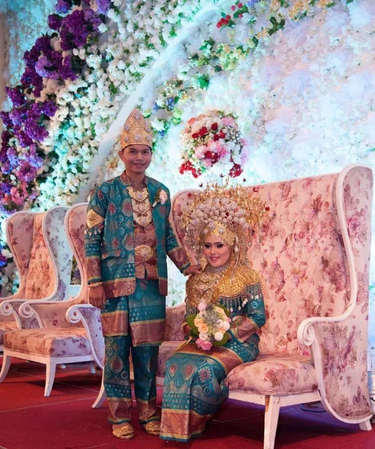 10 Inspirasi Pernikahan Unik nan Megah A La Palembang dengan Pakaian Adat Aesan Gede 13