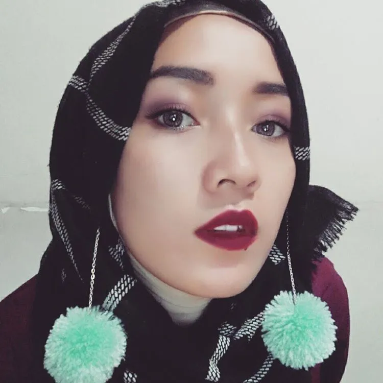 Anting Pompom Ampuh Menjawab Kegelisahan Para Cewek untuk Tampil Keren dan Kekinian 25