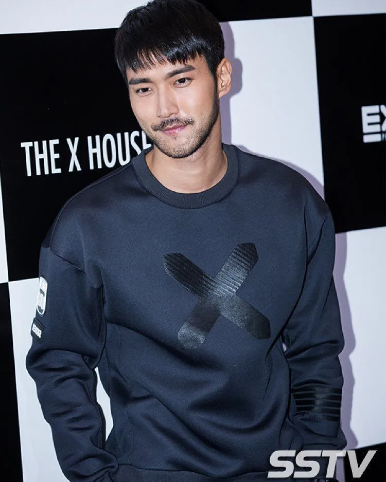 Selain Ganteng Dan Multitalenta, Gaya Choi Siwon Tak Pernah Gagal Bikin Cewek Kesengsem 24