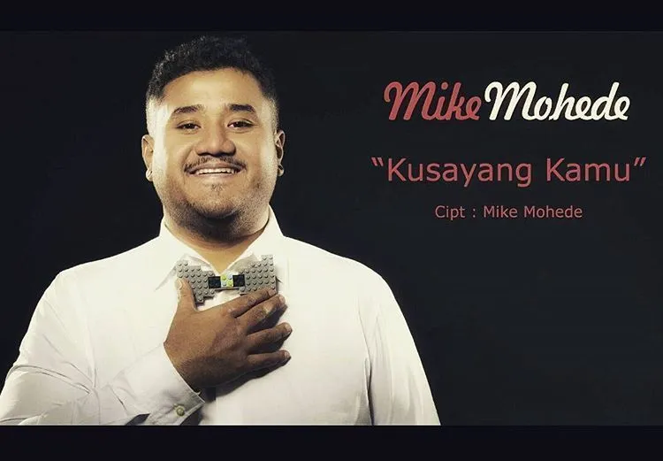Perubahan Penampilan Mike Mohede dari Masa Ke Masa. Badan Chubby bukan Halangan Tampil Mempesona 14
