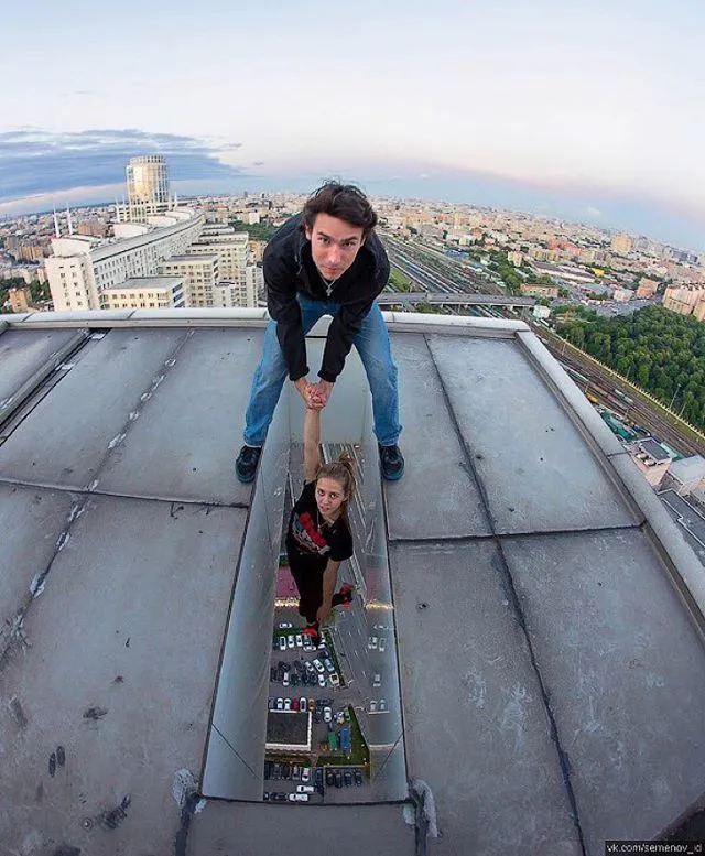 Angela Nikolau, Cewek Penantang Maut yang Hobi Selfie di Gedung Pencakar Langit! Serem Deh Liatnya 20