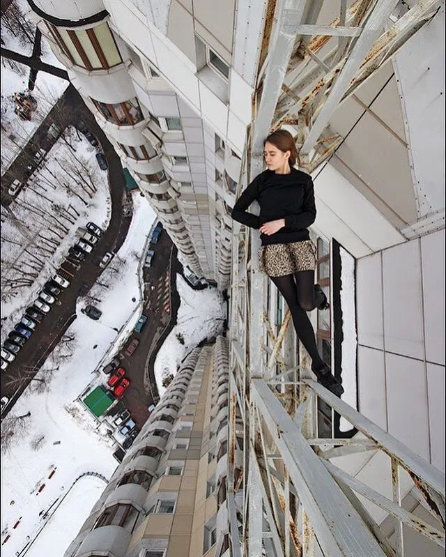 Angela Nikolau, Cewek Penantang Maut yang Hobi Selfie di Gedung Pencakar Langit! Serem Deh Liatnya 22
