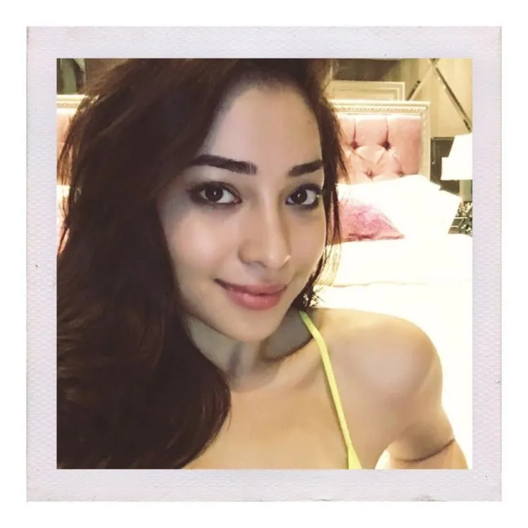 Sesama Suka Dibilang Tampil Terlalu Dewasa, Lebih Cakep Nikita Willy atau Ariel Tatum? 30