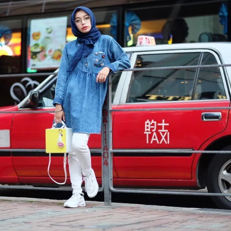 Tampil dengan Mini Dress Itu Tetap Bisa Sopan, Asal 10 Style Hijab Ini Kamu Tirukan 15