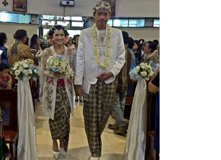 Ada-ada Saja Tragedi pas Resepsi: Suami Sakit dan Mempelai Wanita Berdiri Sendiri di Pelaminan. Hiks 7