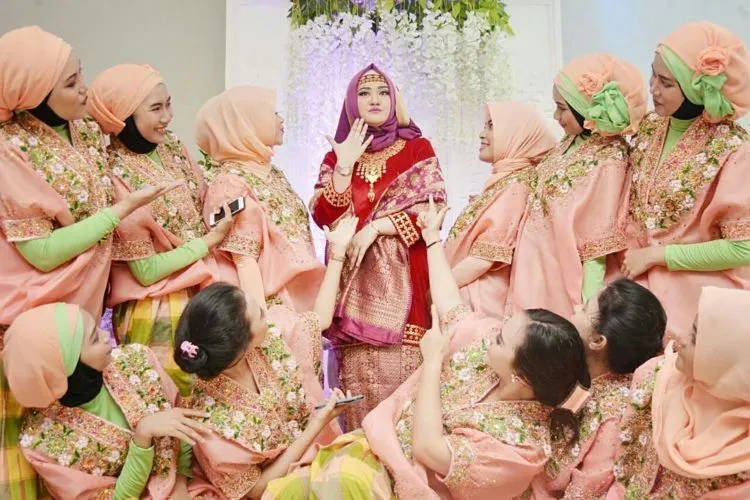 7 Hal Ini Telah Khatam Dirasakan Oleh Kamu yang Terlalu Sering Menjadi Bridesmaid! 13