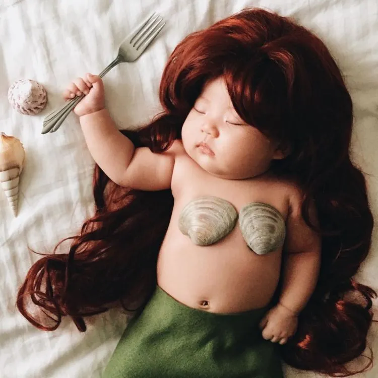 Cek 20 Foto Bayi Super Imut yang Lagi Dikerjain Sama Ibunya Ini, Bahagianya Mendandani Anak Sendiri 24