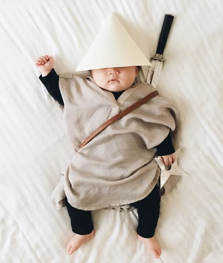 Cek 20 Foto Bayi Super Imut yang Lagi Dikerjain Sama Ibunya Ini, Bahagianya Mendandani Anak Sendiri 24