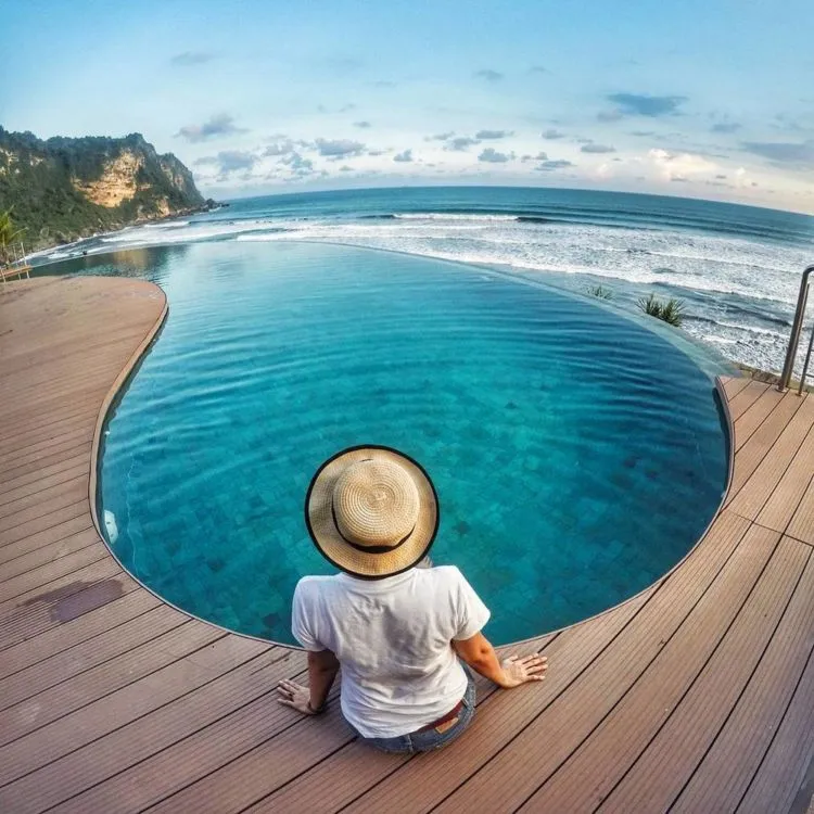 10 Kolam Renang Infinity dengan Pemandangan Terbaik. Nikmati Bersama Pasangan Tambah Asik! 11