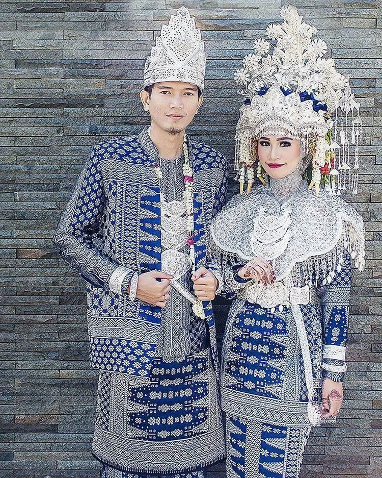 10 Inspirasi Pernikahan Unik nan Megah A La Palembang dengan Pakaian Adat Aesan Gede 20