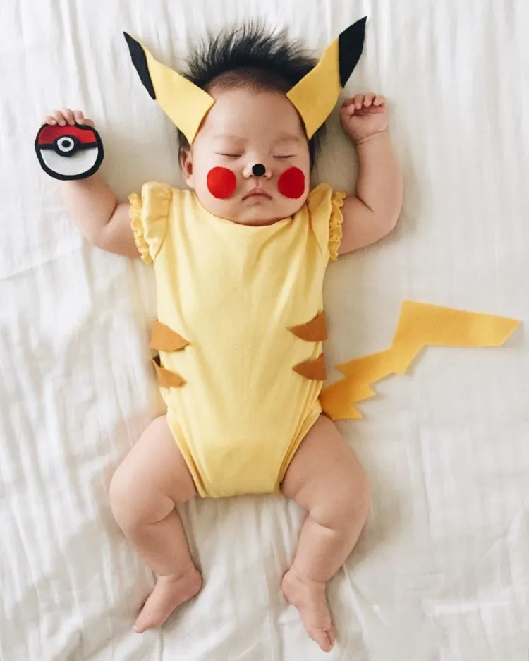 Cek 20 Foto Bayi Super Imut yang Lagi Dikerjain Sama Ibunya Ini, Bahagianya Mendandani Anak Sendiri 29