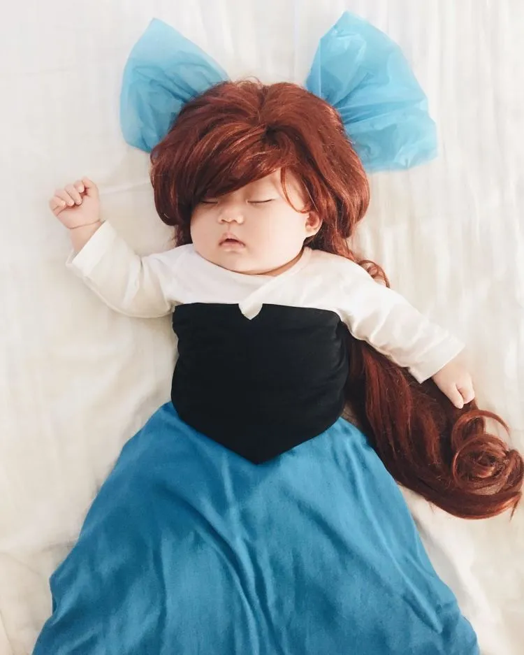 Cek 20 Foto Bayi Super Imut yang Lagi Dikerjain Sama Ibunya Ini, Bahagianya Mendandani Anak Sendiri 32