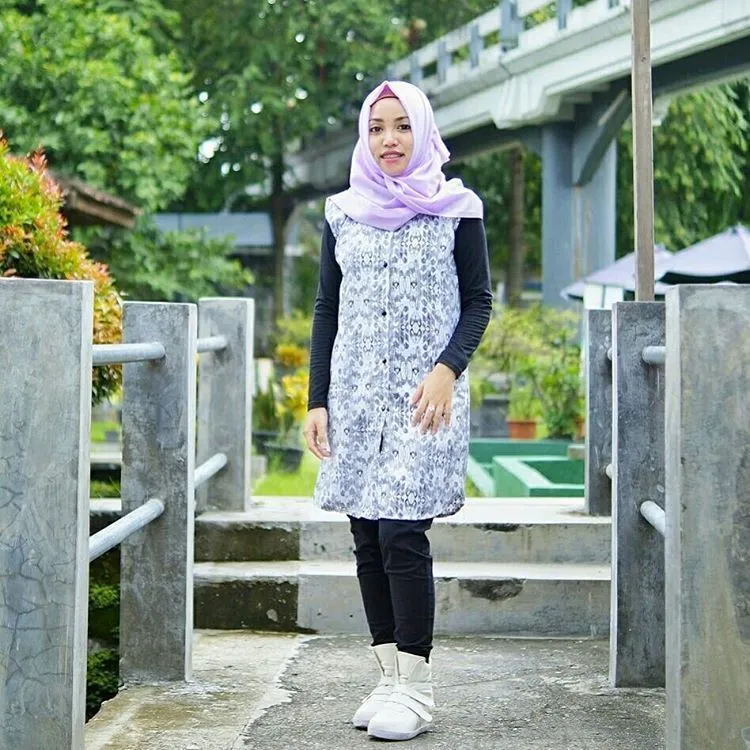 Tampil dengan Mini Dress Itu Tetap Bisa Sopan, Asal 10 Style Hijab Ini Kamu Tirukan 18