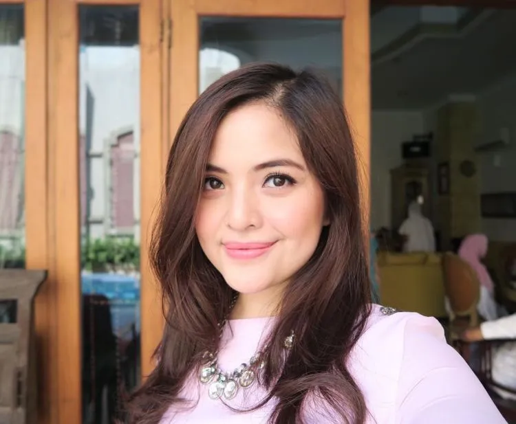 8 Artis Ini Lebih Memilih S2 Saat Tenar-tenarnya. Kamu yang Biasa Aja Apa Kabar Pendidikannya? 16