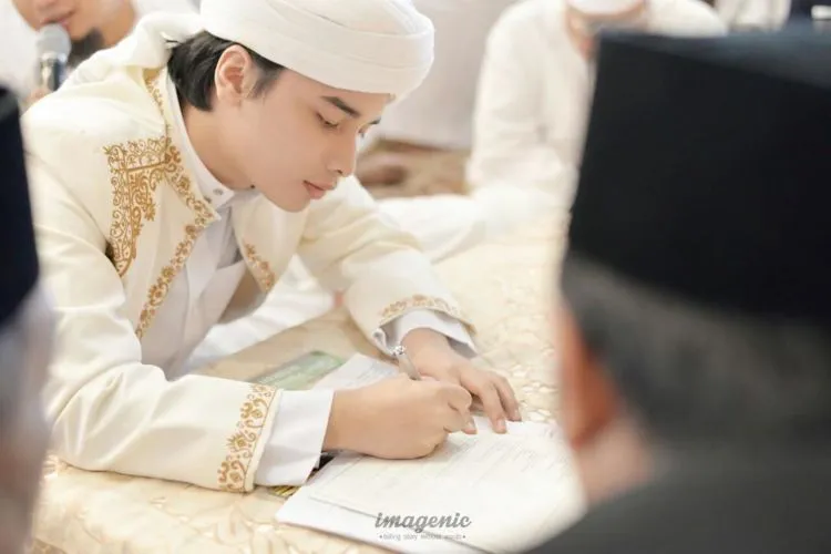 8 Fakta Unik Pernikahan Alvin Faiz dan Larissa Chou. Beberapa Bakal Bikin Kamu Tercengang! 9