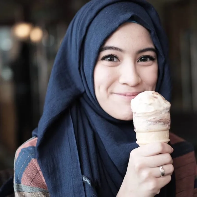 8 Artis Ini Lebih Memilih S2 Saat Tenar-tenarnya. Kamu yang Biasa Aja Apa Kabar Pendidikannya? 15