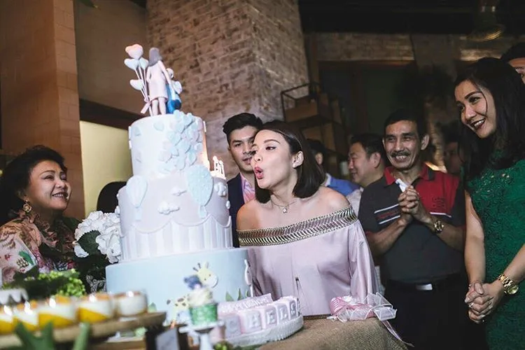 Chelsea Olivia Menantang Kita Menebak Jenis Kelamin Calon Anak Pertamanya, Coba Cek Petunjuk-nya! 7