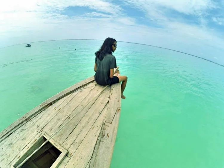 Buat Kamu yang Nggak Bisa Renang tapi Pengen Coba Sensasi Mengapung, Pantai Tureloto Jawabannya! 12