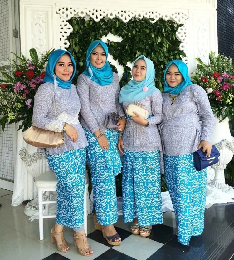 18 Inspirasi Kebaya Pagar Ayu. Biar di Kondangan Semakin Dekat Jodohmu 33