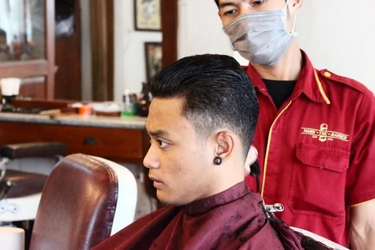 Jangan Sampai Salah Pilih Barber, Bro. Kunci Ketampananmu Ada di Sana! Simak Tipsnya 8