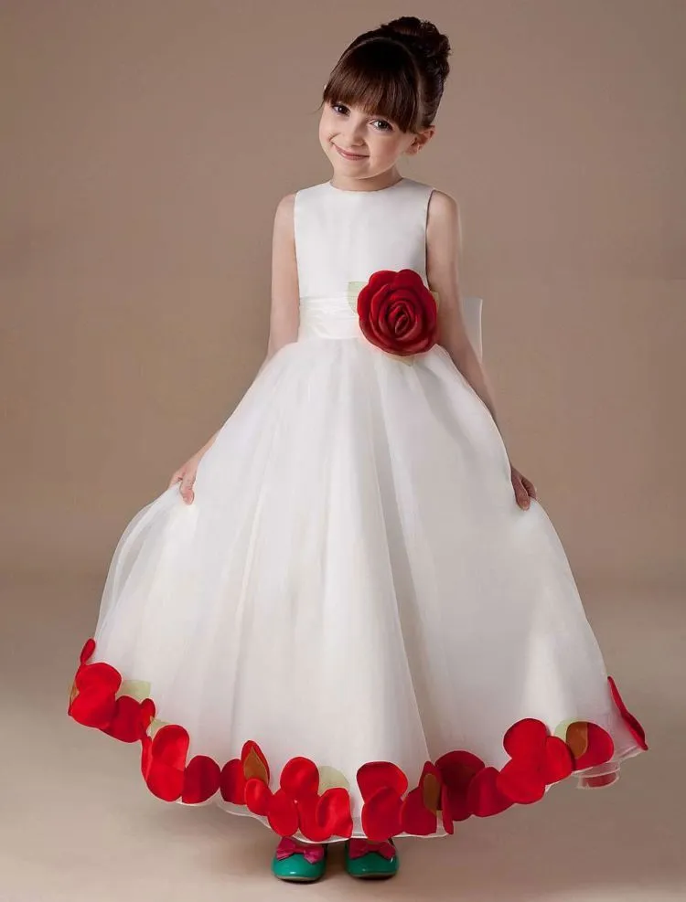 Tak Salah Kamu Ingin Punya Anak Cewek Setelah Nikah, 20 Foto Gadis Bergaun Cantik Ini Buktinya 36