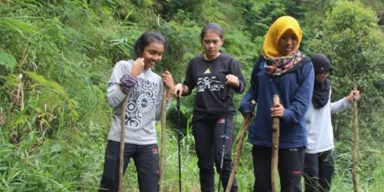Indonesia Kembali Berbangga. Empat Srikandi UGM Mampu Kibarkan Merah Putih di Puncak Himalaya! 6
