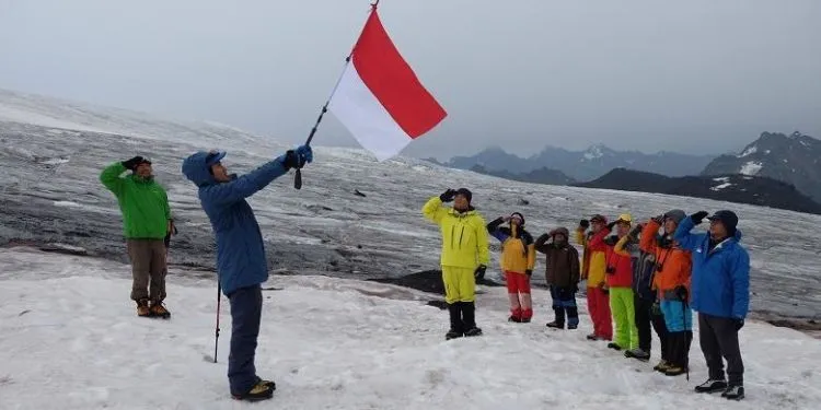 Indonesia Kembali Berbangga. Empat Srikandi UGM Mampu Kibarkan Merah Putih di Puncak Himalaya! 10