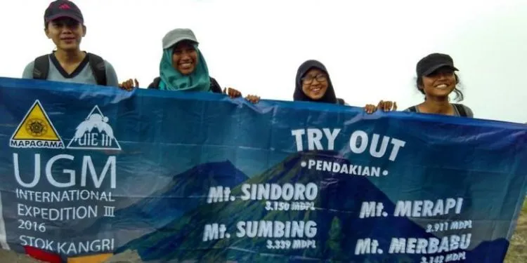 Indonesia Kembali Berbangga. Empat Srikandi UGM Mampu Kibarkan Merah Putih di Puncak Himalaya! 9