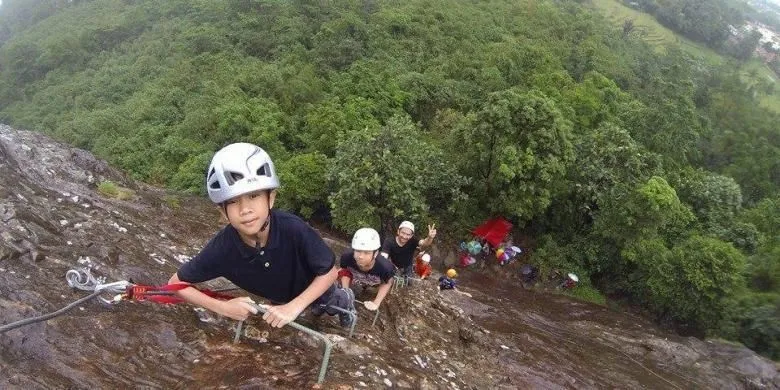 Via Ferrata Pertama di Indonesia yang Ada di Purwakarta