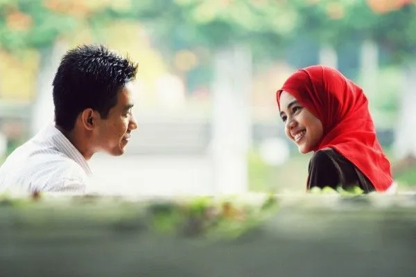 Buat Cowok yang Hobi Ngimamin Ceweknya Sholat. Baca 4 Hal Ini Dulu Biar Nggak Salah Paham 5