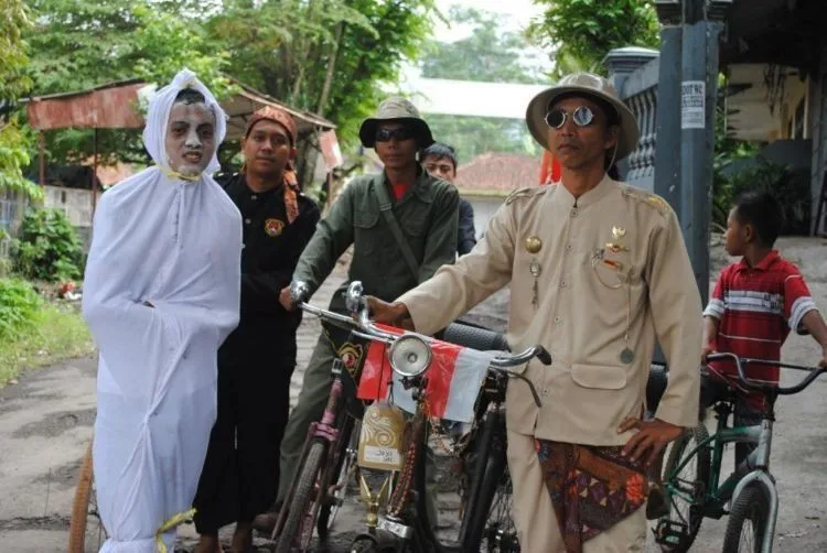 10 Baju Unik dan Lucu Bertema 17 Agustus, Memeriahkan Kemerdekaan kan Nggak Ada Salahnya 16
