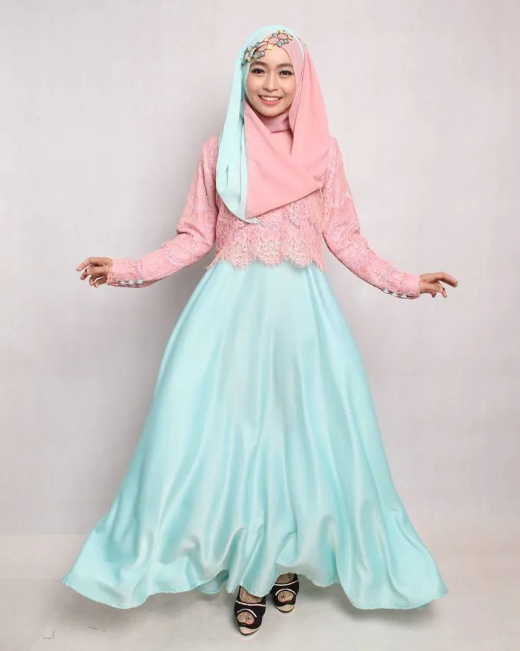 Cara Pakai Kebaya untuk Hijaber. Nggak Ketat, Menutup Dada, dan Tetap Santun Dilihat 9