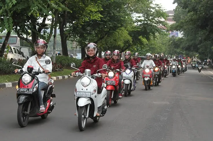 Bener Juga! Ini 7 Kepribadian Cewek Dari Cara Nyetir Motornya 14