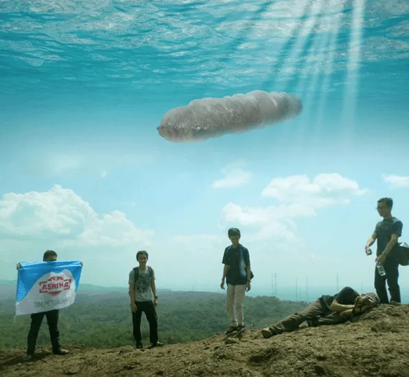 Lagi Tren di Indonesia Nih, Foto-Foto Kece Ala Video Musik 'Up & Up' Coldplay! 28