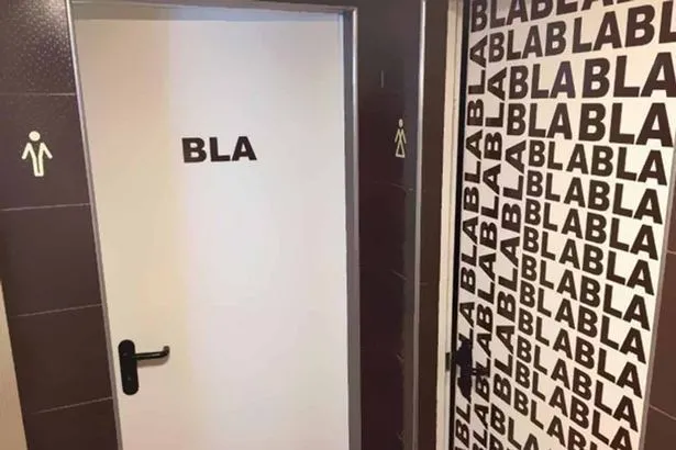 20 Tanda Toilet Paling Kreatif di Dunia. Ada yang Lucu, Ada Juga yang Nyindir Cewek Banget 26