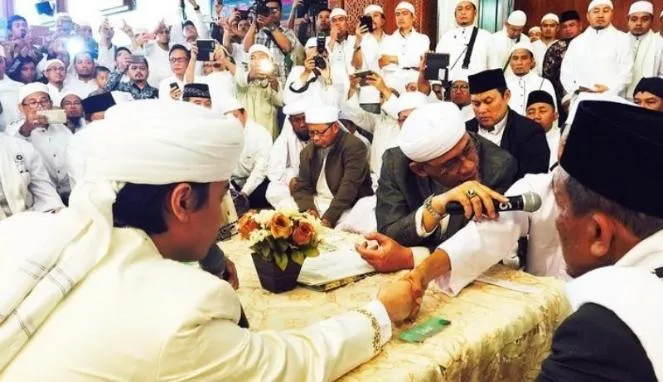 8 Fakta Unik Pernikahan Alvin Faiz dan Larissa Chou. Beberapa Bakal Bikin Kamu Tercengang! 15