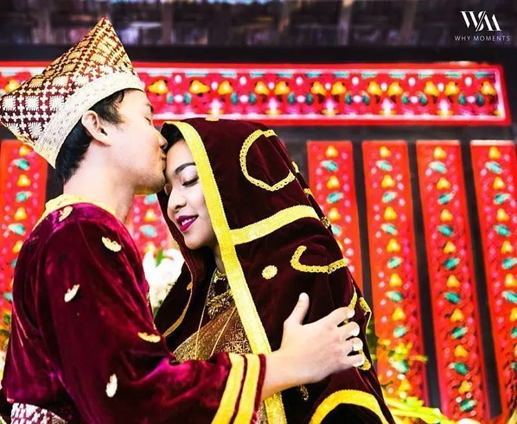 Kalau Sudah Halal, Mau Pose Mesra Bareng Pasangan Seperti 15 Foto Ini Pun Nggak Masalah 24