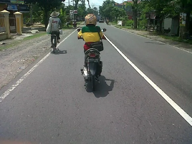 Bener Juga! Ini 7 Kepribadian Cewek Dari Cara Nyetir Motornya 11