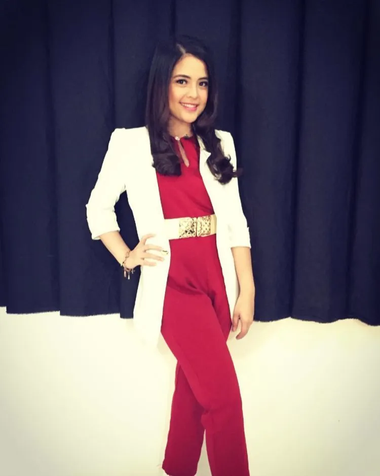 Dear Cewek Mungil dan Berpipi Chubby, 15 Style Tasya Kamila Ini Cute dan Elegan Buatmu 22