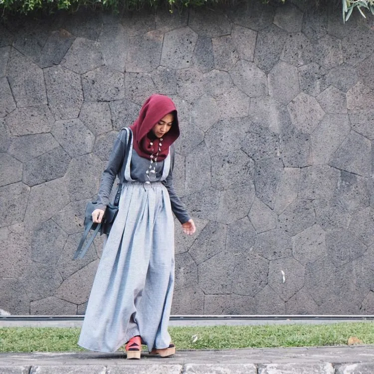 Kamu yang Ingin Tampil Berhijab Syar'i Tanpa Tapi, Jangan Sampai Salah Padu Padan Kaos Kaki 20