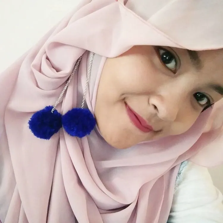 Anting Pompom Ampuh Menjawab Kegelisahan Para Cewek untuk Tampil Keren dan Kekinian 18